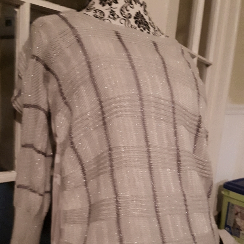 Awesome Simply Vera Sweater!